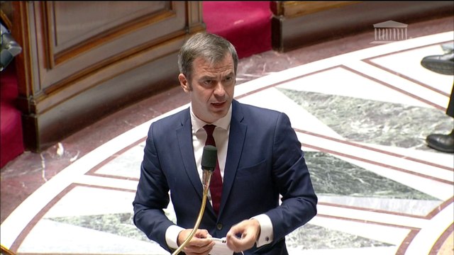 Interpellé à l’Assemblée, Olivier Véran annonce des envois postaux de masques aux plus précaires