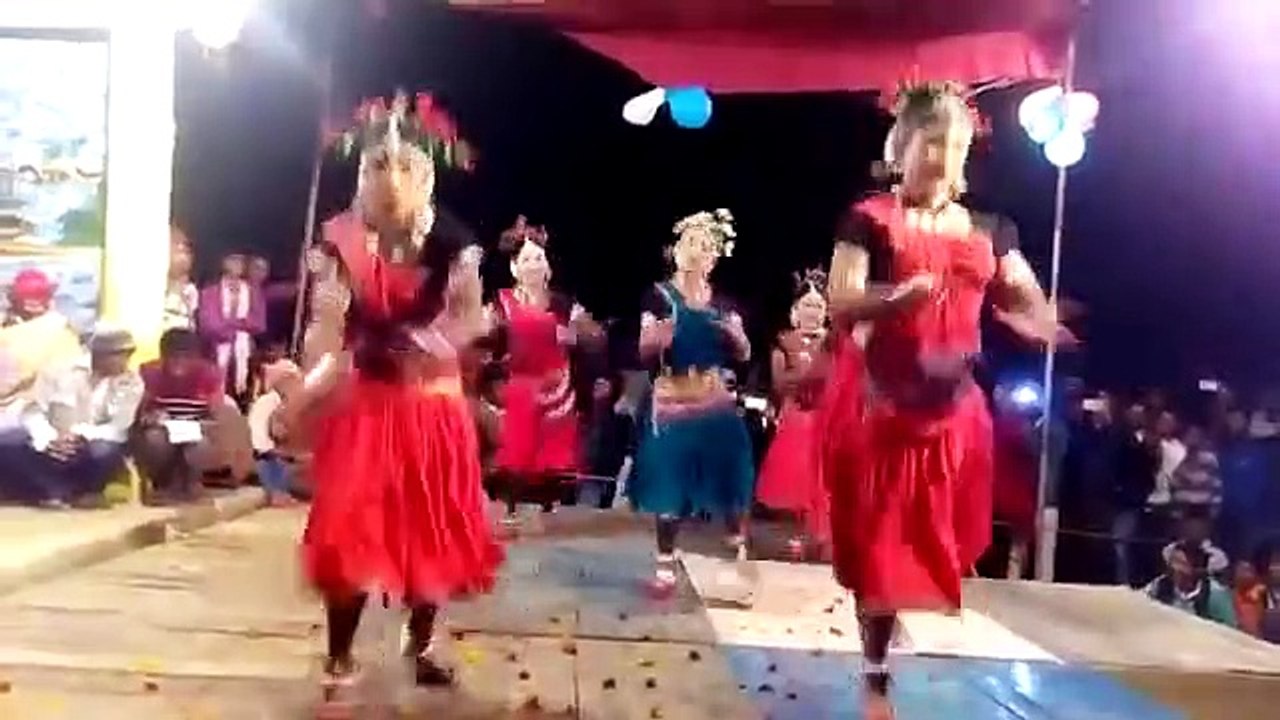RVB_---_LADKO_KA_BEHTRIN_DANCE_JINKE_SAMNE_LADKIYA_BHI_FIKI_HAI
