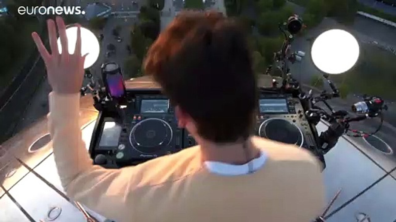 Belgian DJ gives silent performance atop Brussels landmark