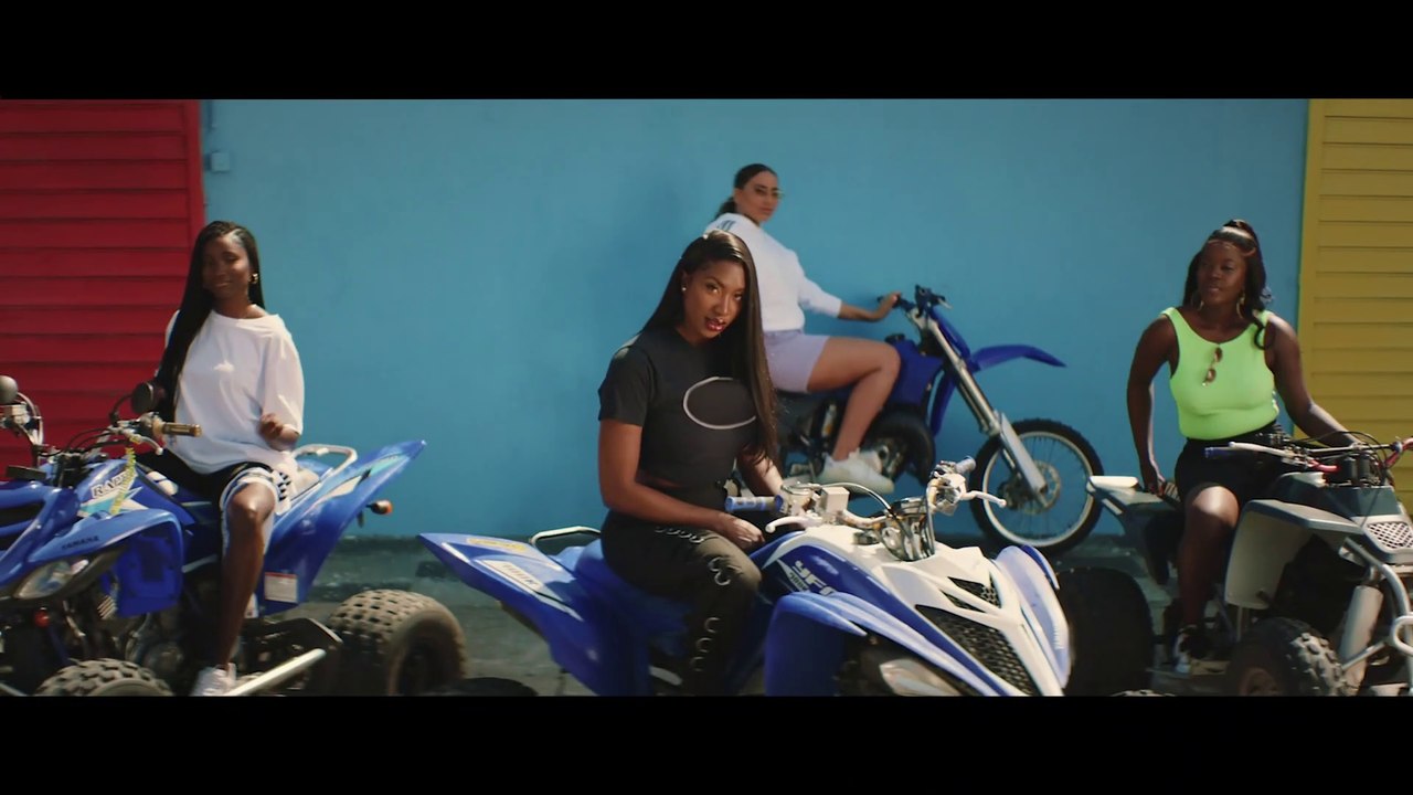 AYA NAKAMURA " Jolie Nana " (Video 2020).