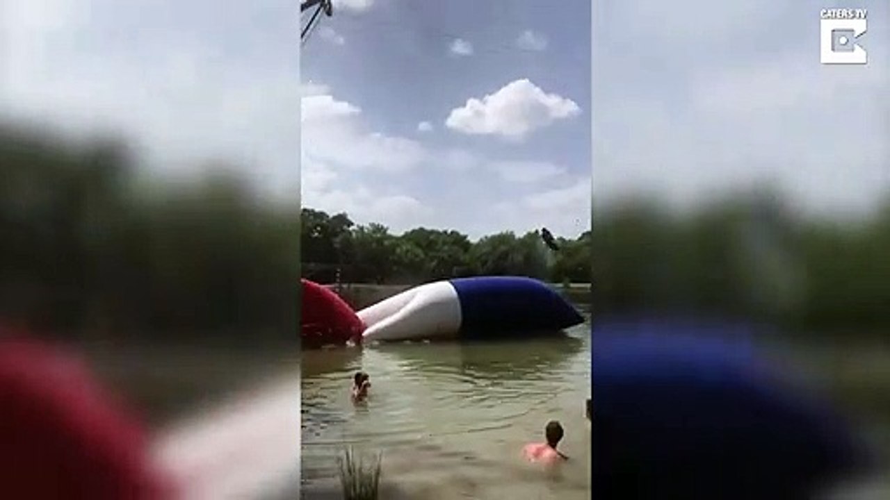 Vol plané incroyable sur cette bouée, cette fille s'envole littéralement