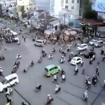 On se demande comment ces voitures font pour ne pas se rentrer dedans