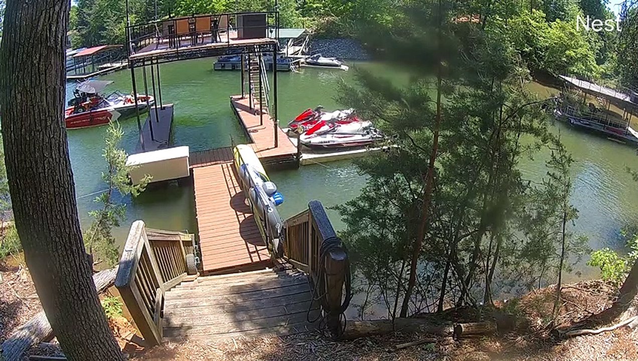 Trying to Assist Partner Leaving Boat Causes Some Damages