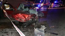 Ankara'da, otomobil yol temizleme aracına çarptı: 2 ölü