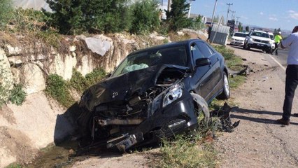 Sinop Valisi'nin içinde bulunduğu otomobil kaza yaptı
