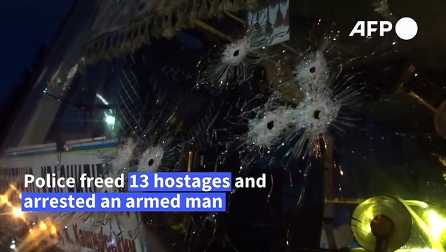 Gunman arrested, hostages freed after Ukraine president's call