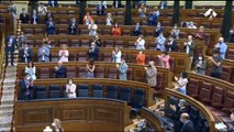 Sánchez, recibido con aplausos por los diputados del PSOE y Unidas Podemos