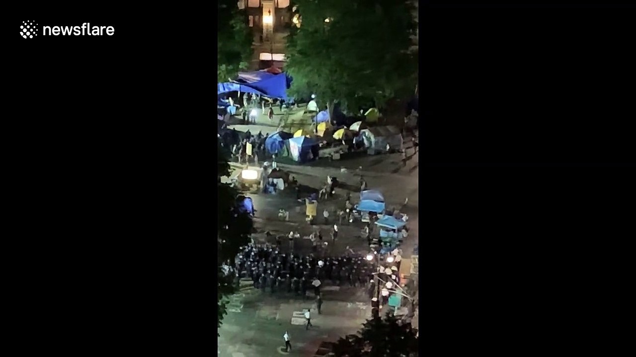 New York police seen clearing protesters from Occupy City Hall zone