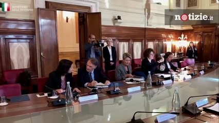 Coronavirus, ministro Lamorgese contro la movida: "Senza mascherina si rischia nuovo lockdown"