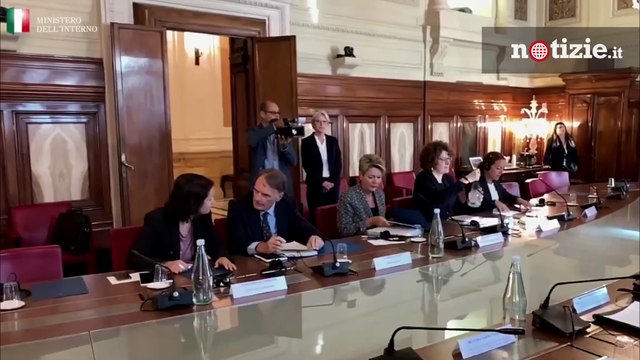 Coronavirus, ministro Lamorgese contro la movida: Senza mascherina si rischia nuovo lockdown