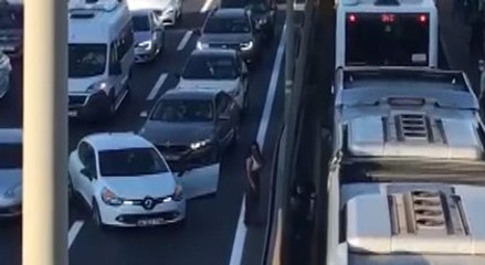 Bir anda E-5 yolunu kapadı ve bakın ne yaptı