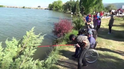 Kütahya'da 'Engel tanımıyor, balık tutuyorum' etkinliği