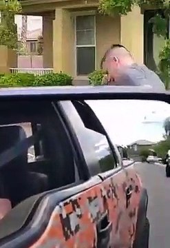 Ce joggeur s’est amusé à suivre le rythme de la musique de la voiture qui passait