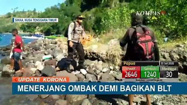 Terjang Ombak Demi Bagikan Bantuan Langsung Tunai Untuk Korban Pandemi Corona