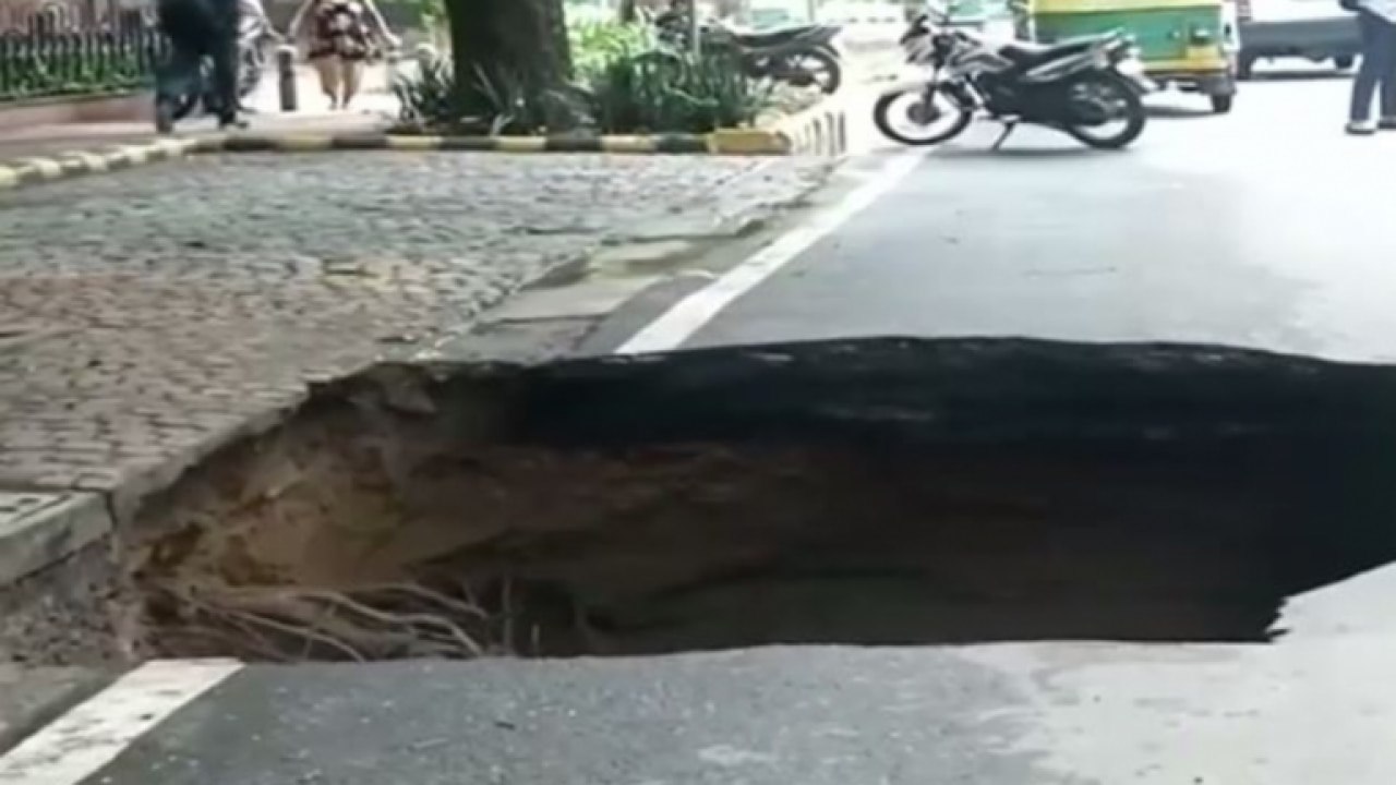 Watch: Portion of Ashoka Road caves in due to rain in Delhi