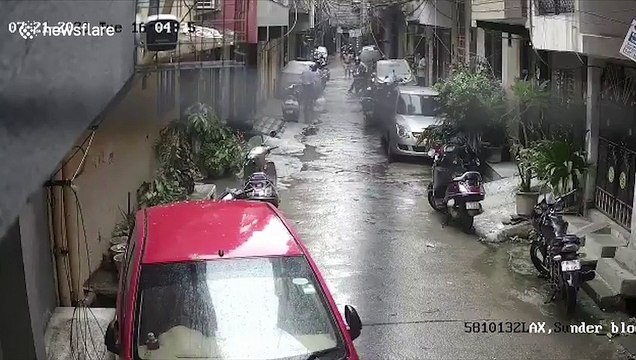 Heroic mother foils daughter's attempted kidnapping in New Delhi