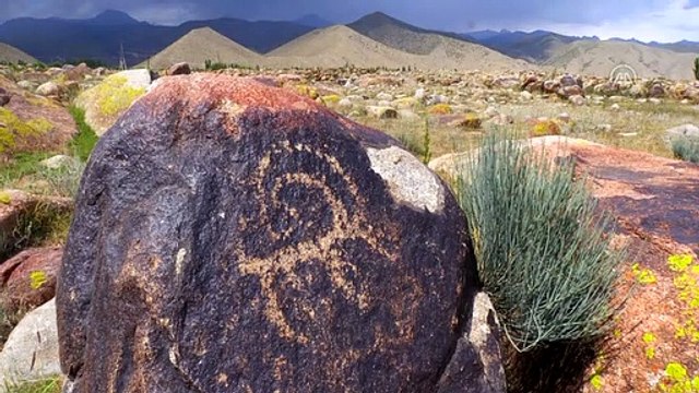 Lukisan Batu 4.000 Tahun Jadi Daya Pikat Turis