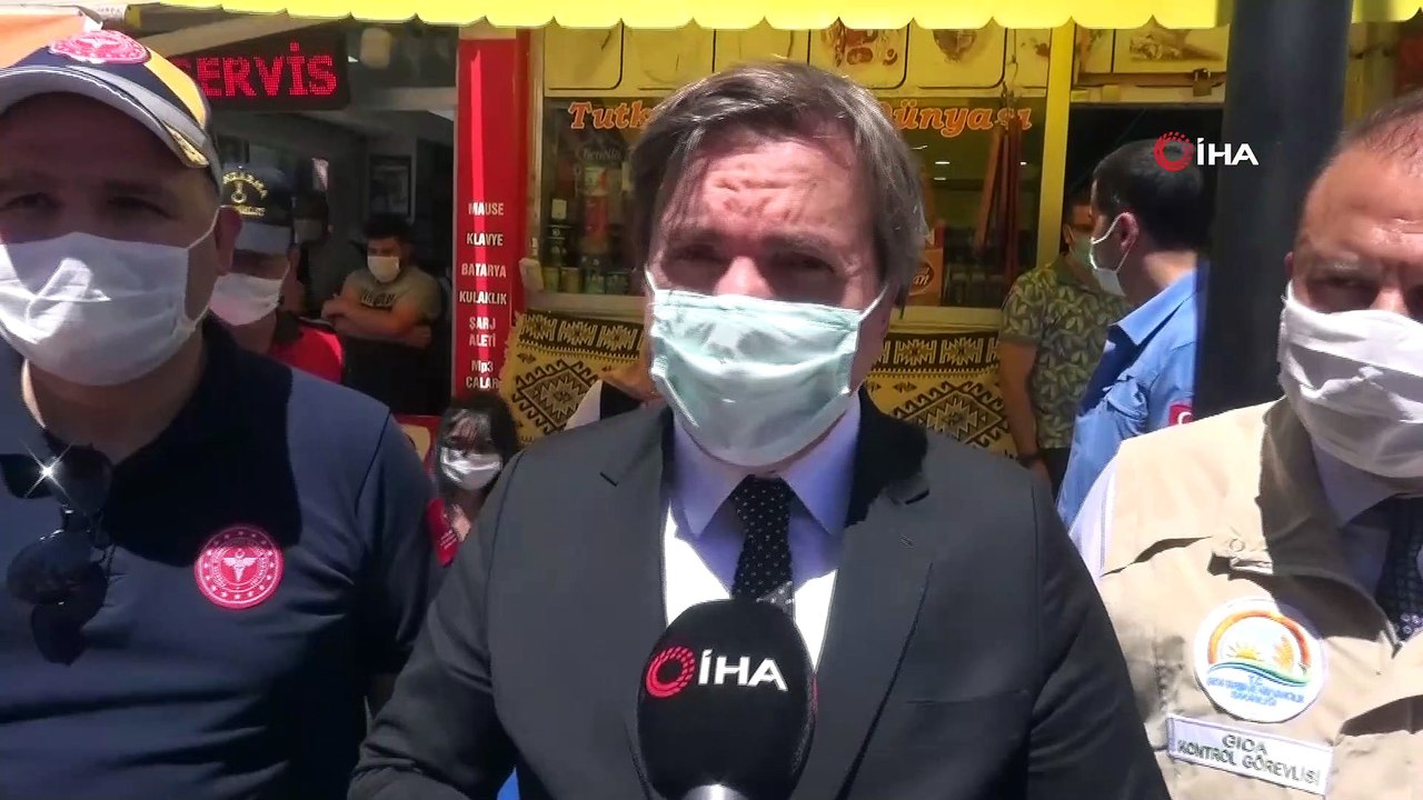 Vali Aydoğdu vatandaşlara bir bir maske taktı