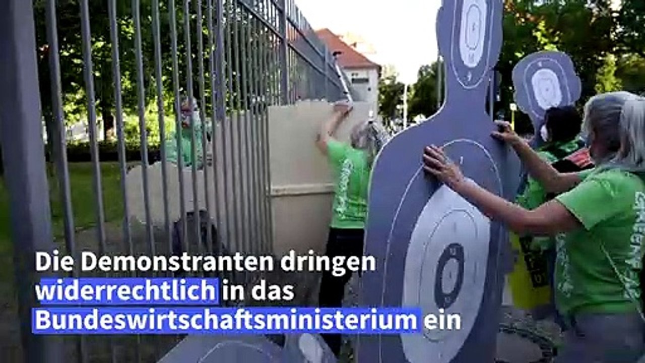 Greenpeace-Protest gegen deutsche Waffenlieferungen in die USA