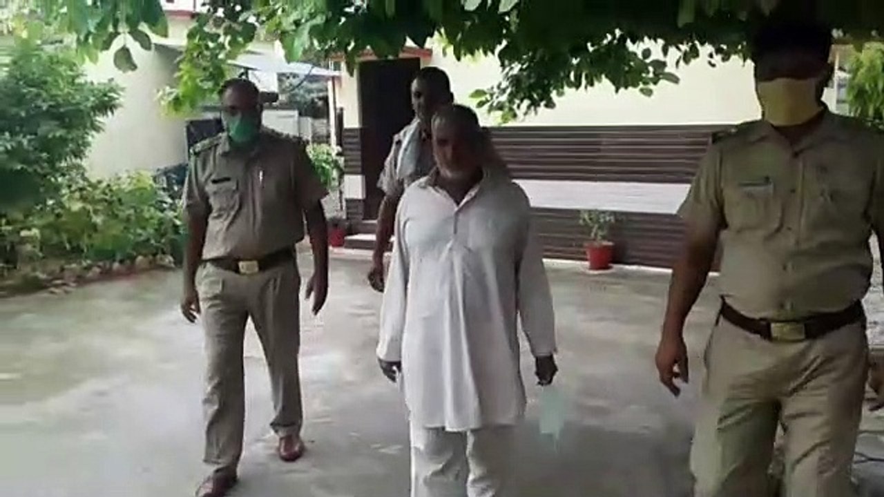 घर के अंदर चल रही थी गोकशी, पुलिस ने छापा मारकर एक आरोपी को किया गिरफ्तार