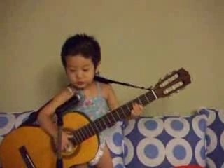 Il chante "Hey Jude" des Beatles à 3 ans