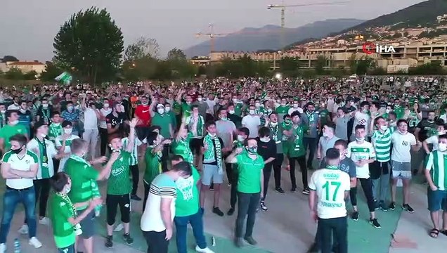 Taraftarlar Bursaspor maçını dev ekrandan izledi
