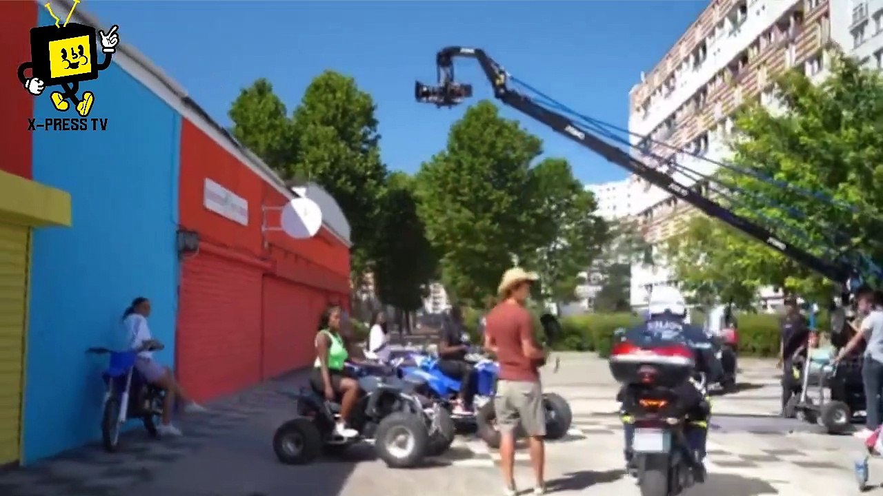 VIDÉO. Le dernier clip d’Aya Nakamura interrompu par la police : le tournage du nouveau hit son nouveau single « Jolie Nana »   été perturbé par les forces de l’ordre dans une course-poursuite. joli nana recherche joli djo