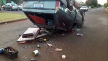 Parati capota em colisão contra Tiida no Bairro Santa Cruz