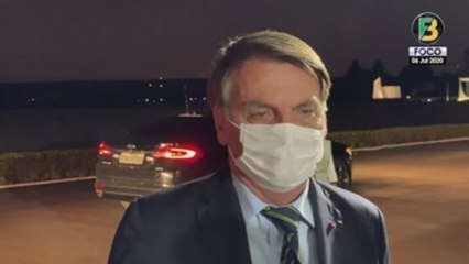 Un nuevo positivo por COVID frustra la "vuelta a la normalidad" de Bolsonaro