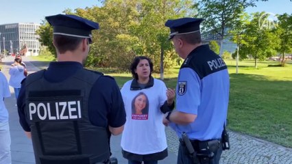 Almanya'da kızı PKK tarafından kaçırılan anne Başbakanlık önündeki eylemini sürdürdü