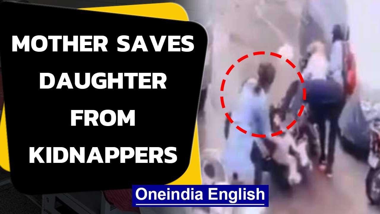 Kidnap bid foiled: Mother rescues 4-year-old daughter| Viral video | Oneindia News