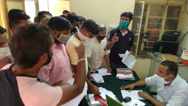 किसी उपभोक्ता के आठ रुपये तो किसी के पचास हजार रुपये का आया बिजली बिल...