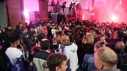 Trente ans qu'ils attendaient ça: les fans de Liverpool fêtent le titre de champion d'Angleterre