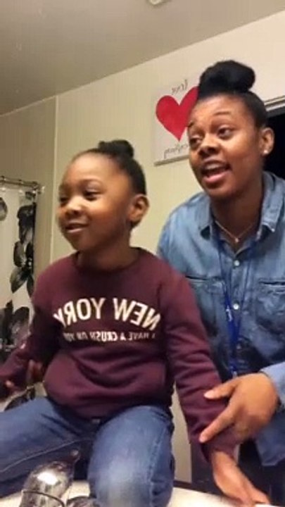 [INSPIRATION] UNE MÈRE APPREND À SA PETITE FILLE À AVOIR CONFIANCE EN SOI AVEC DES PAROLES POSITIVESBon dimanche à tous !
