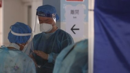 Hong Kong se plantea endurecer medidas al volver a batir récord de contagios