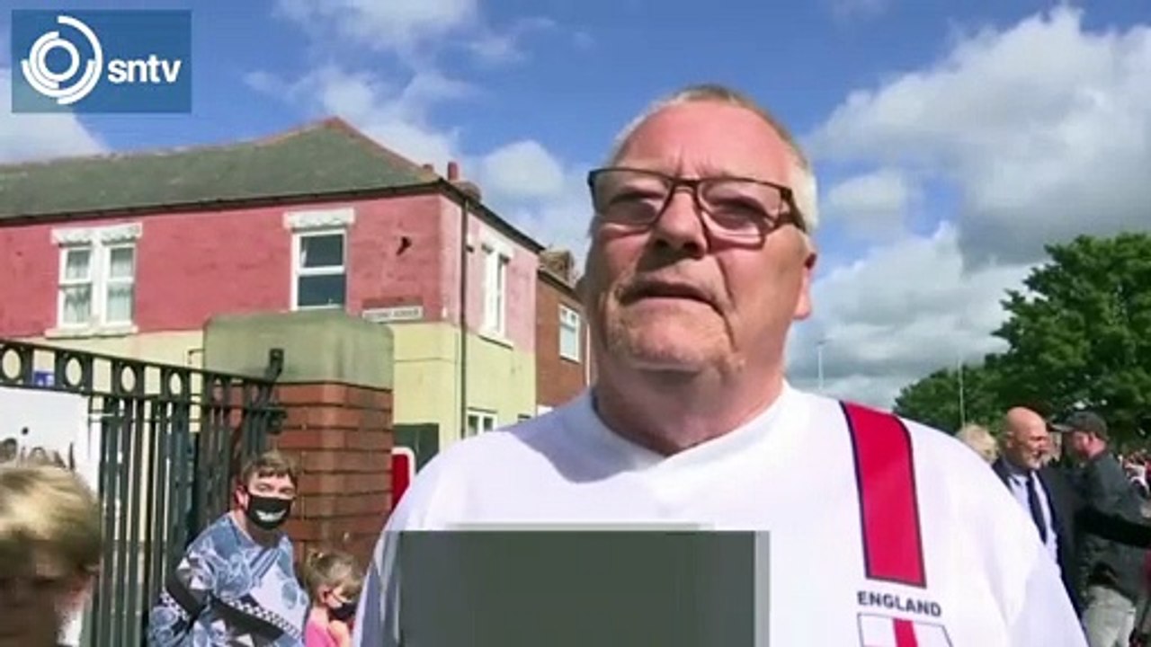 Jack Charlton: Hundreds of residents pay their respects to 'local hero'