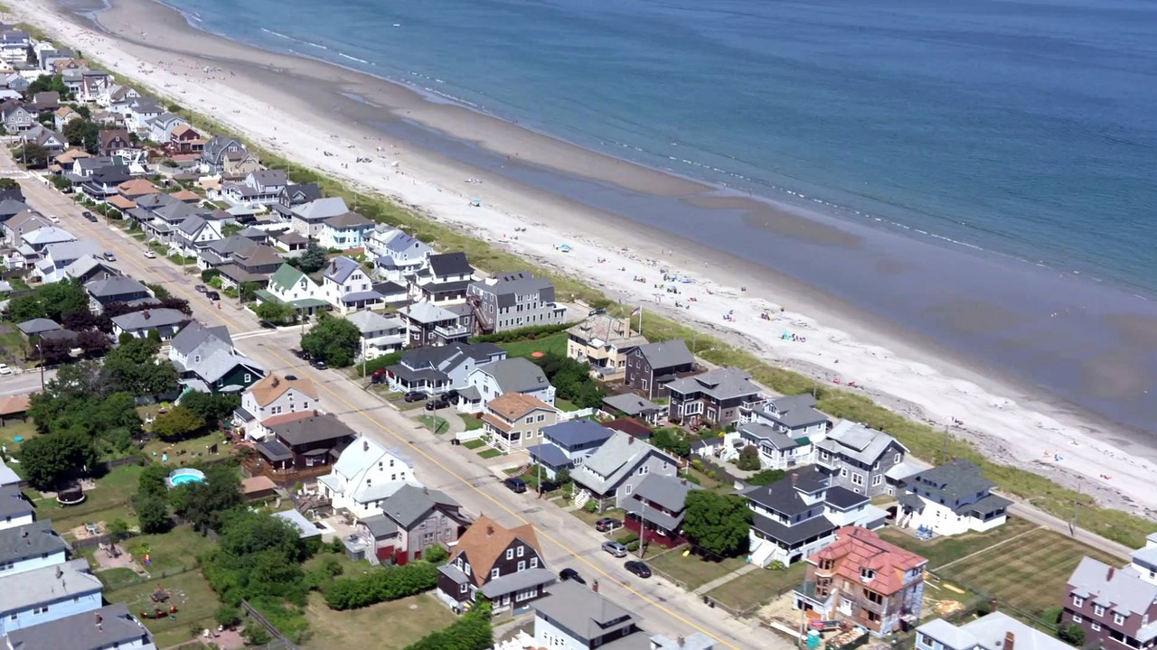 Lake House or Beach House? Here Are the Best Towns to Live by the Water!