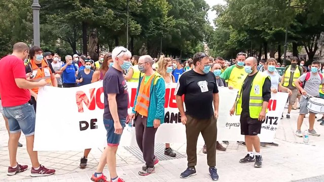 Trabajadores de Siemens se concentran frente al Parlamento navarro