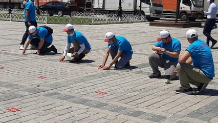 Ayasofya’da cuma namazı öncesi sosyal mesafe çalışması