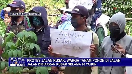 Kesal! Protes Jalan yang Rusak Selama 20 Tahun, Warga Tanam Pohon di Jalan