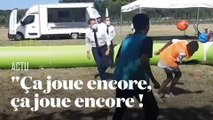 Face à ce jeune footballeur, Emmanuel Macron a un peu trop musclé son jeu
