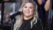 Kelly Clarkson says this year has been 'challenging' and 'overwhelming'