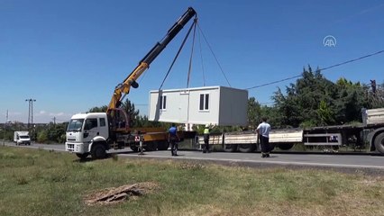 Silivri'de kaçak yapılar belediye ekiplerince yıkıldı - İSTANBUL