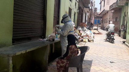 कांधला में स्वास्थ्य विभाग की टीम ने लिए 22 लोगों के कोरोना सैंपल