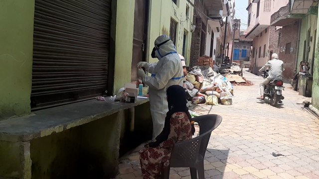 कांधला में स्वास्थ्य विभाग की टीम ने लिए 22 लोगों के कोरोना सैंपल