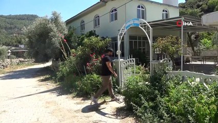 Genç cami imamı hobi olarak kuş yetiştiriciliği yapıyor