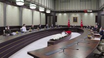 Cumhurbaşkanı Recep Tayyip Erdoğan başkanlığında yapılan YAŞ toplantısı sona erdi. 45 dakika süren toplantının ardından alınan kararların açıklanması bekleniyor