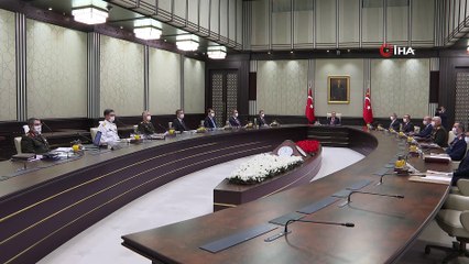 下载视频: Cumhurbaşkanı Recep Tayyip Erdoğan başkanlığında yapılan YAŞ toplantısı sona erdi. 45 dakika süren toplantının ardından alınan kararların açıklanması bekleniyor