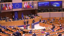 Au Parlement européen, Michel défend l'accord de l'UE, bémol de von der Leyen