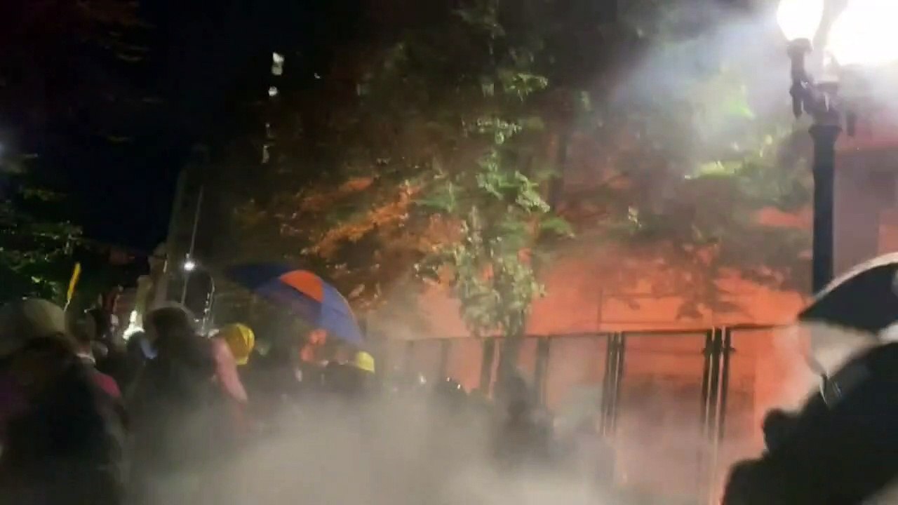 Portlands Bürgermeister bei Protesten von Tränengas getroffen